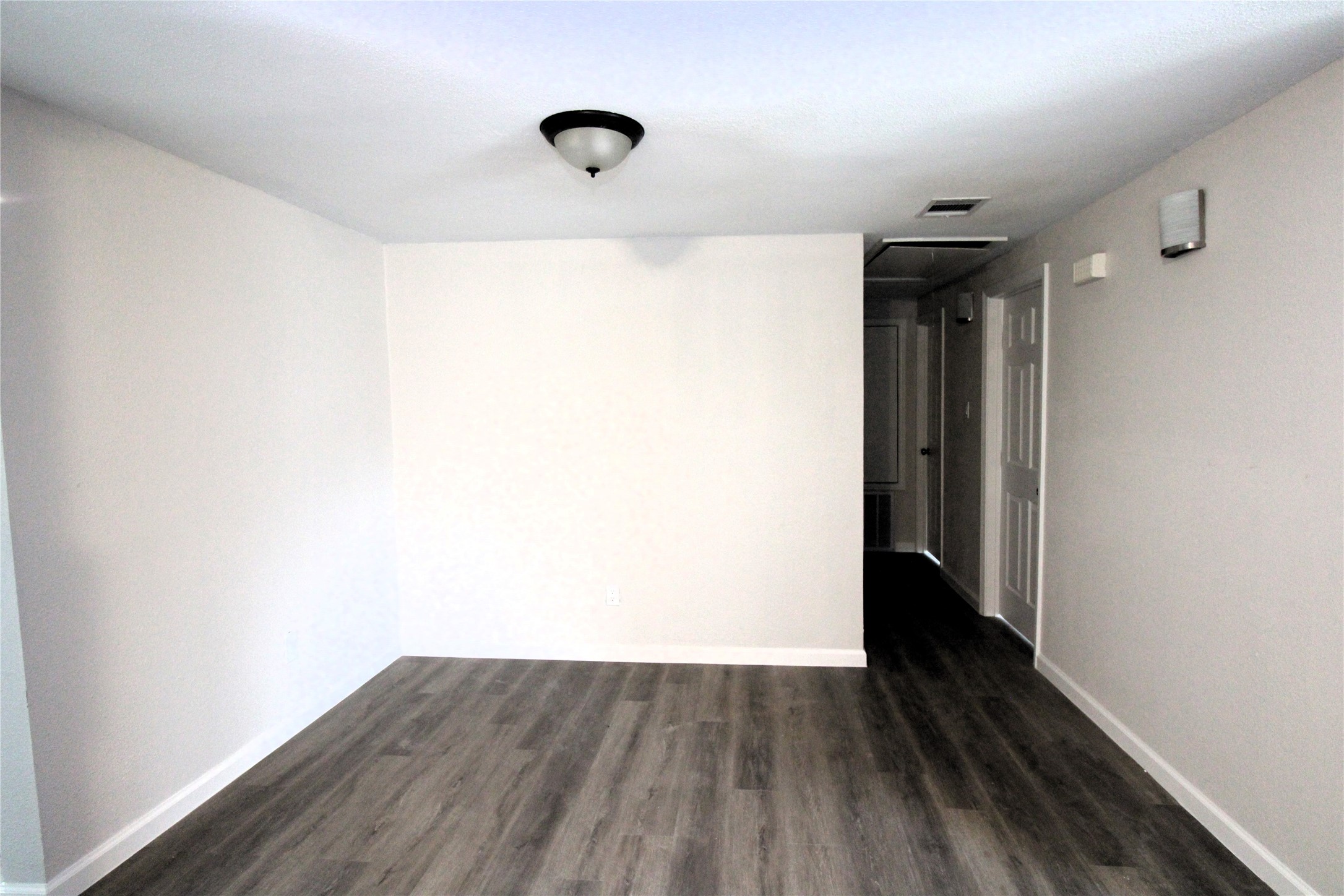 207 East Bernard Street Clute, TX 77531 - Photo 10 of 20 Dining room opens to kitchen