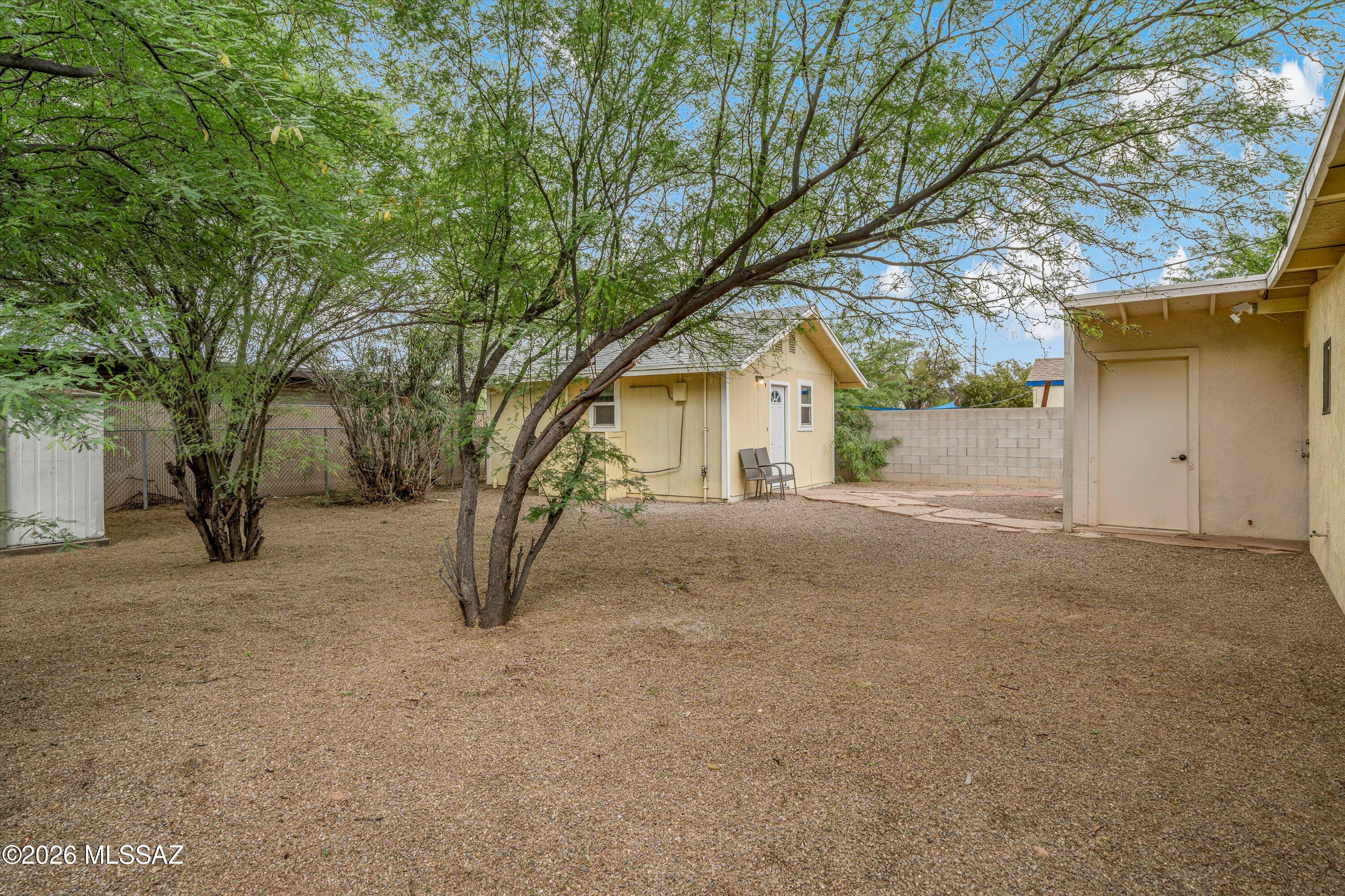 2841 North Richey Boulevard Tucson, AZ 85716 - Photo 23 of 30 a view of garage and yard