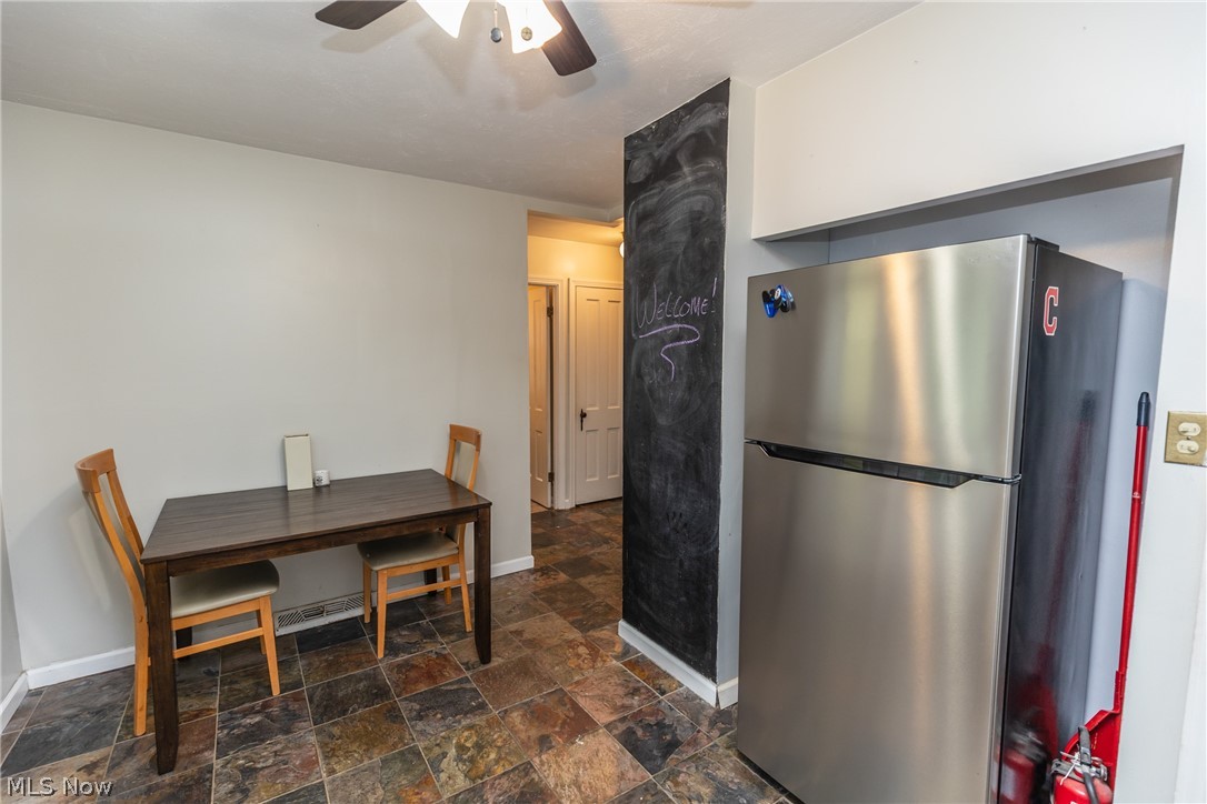 1667 Sunview Road Cleveland, OH 44124 - Photo 18 of 31
