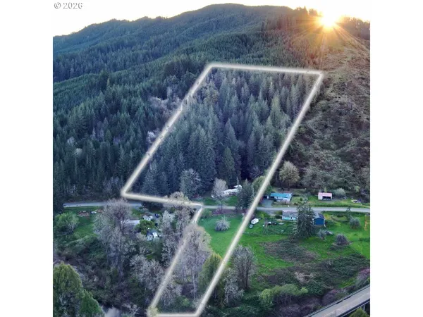$319,000 | 51298 Myrtle Creek Road, Myrtle Point, OR 97458