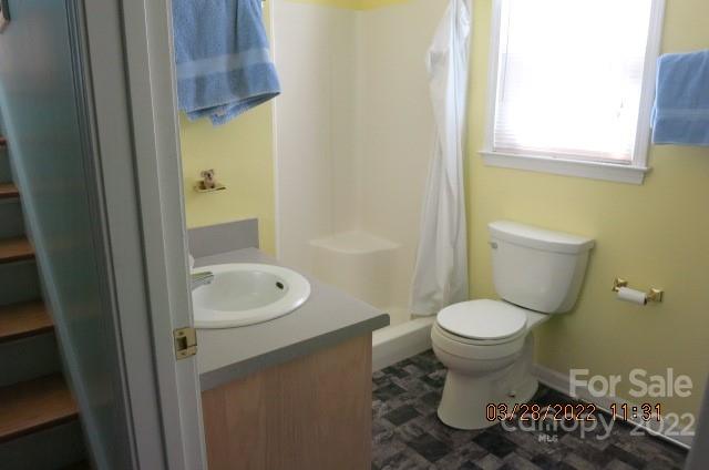 205 Towne Court Conover, NC 28613 - Photo 16 of 19 a bathroom with a sink toilet and shower
