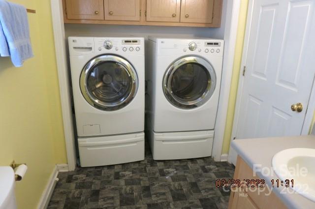 205 Towne Court Conover, NC 28613 - Photo 17 of 19 a utility room with dryer and washer