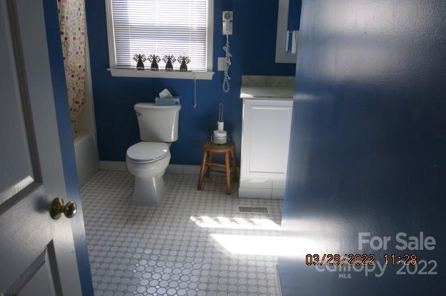 205 Towne Court Conover, NC 28613 - Photo 6 of 19 a bathroom with a toilet and a shower