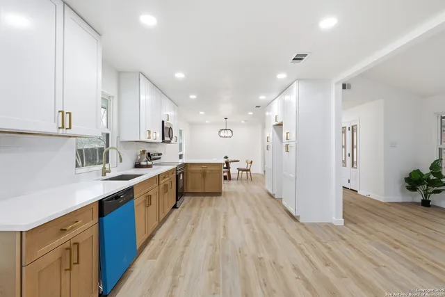 $389,900 | 6431 Red Jacket Drive, Leon Valley, TX 78238