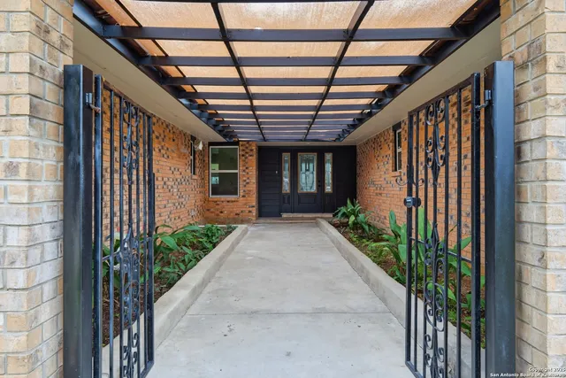 $389,900 | 6431 Red Jacket Drive, Leon Valley, TX 78238