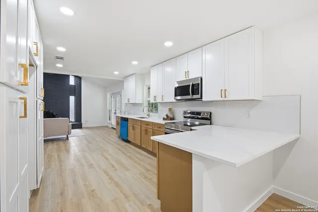 $389,900 | 6431 Red Jacket Drive, Leon Valley, TX 78238