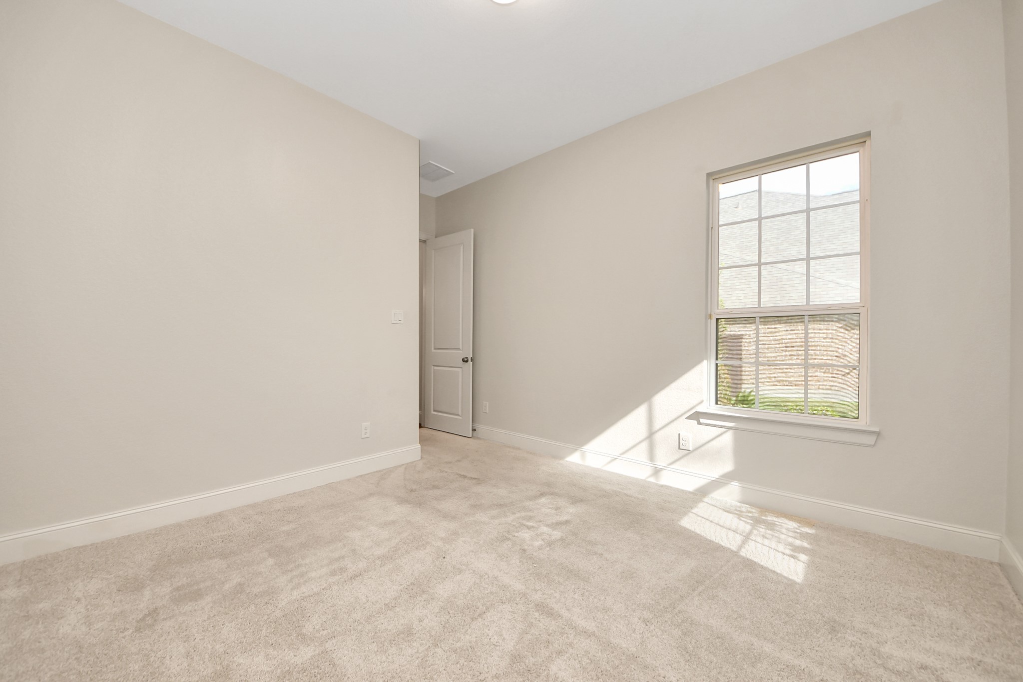 9814 Carver Drive Rosharon, TX 77583 - Photo 15 of 34 Second bedroom downstairs.