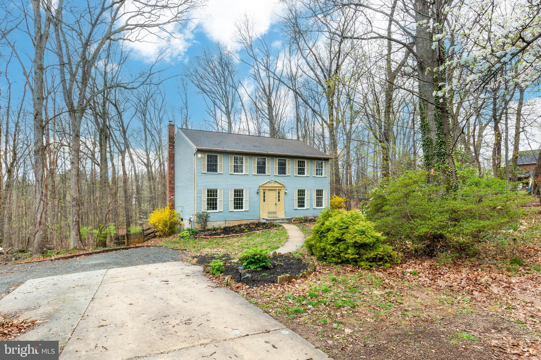 641 Hook Road Westminster, MD 21157 - Photo 4 of 70 Front with driveway
