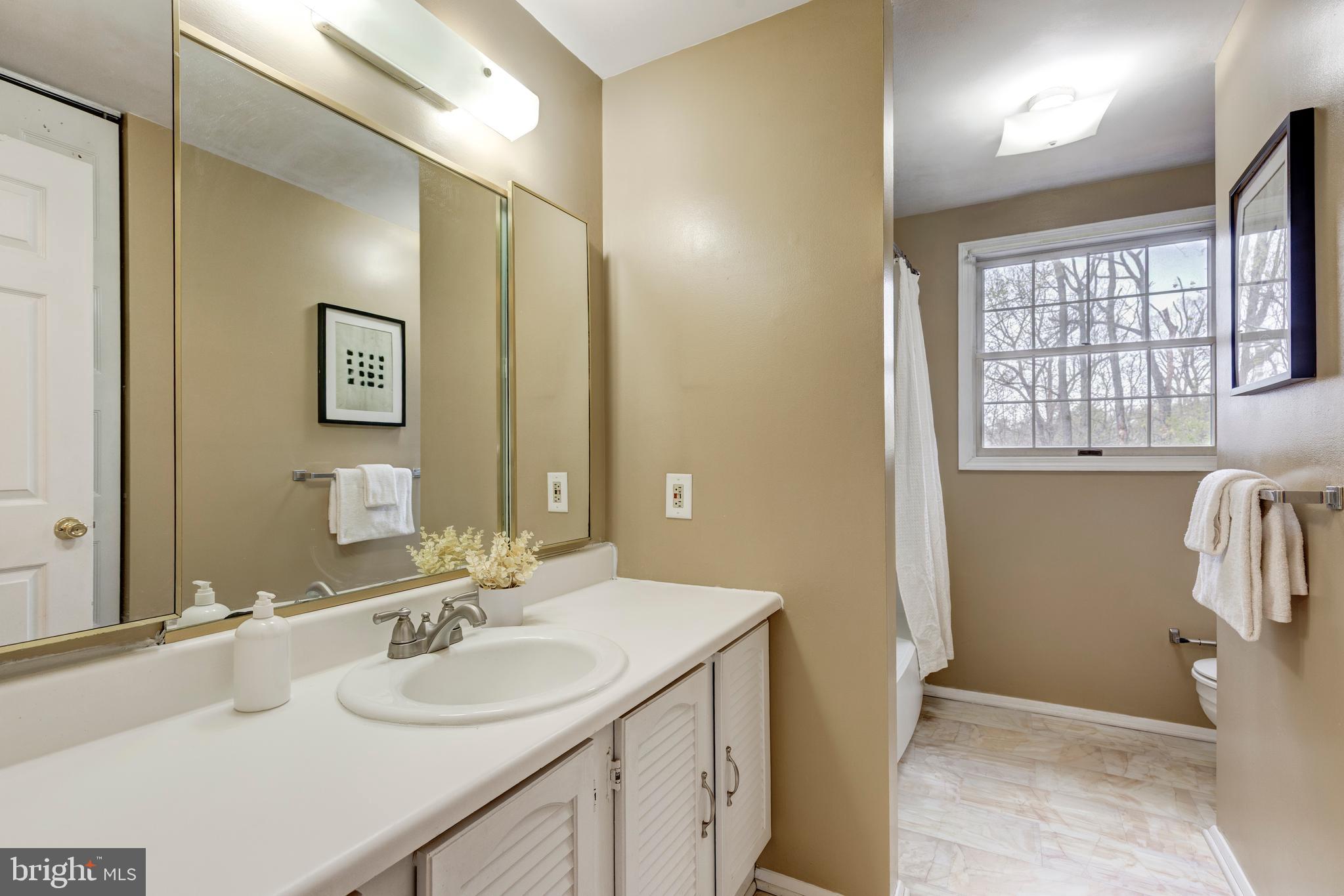 641 Hook Road Westminster, MD 21157 - Photo 45 of 70 Upstairs hallway full bath
