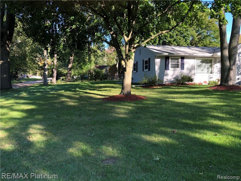 1436 Booth Street Howell, MI 48843 - Photo 14 of 17 Nice Corner Lot