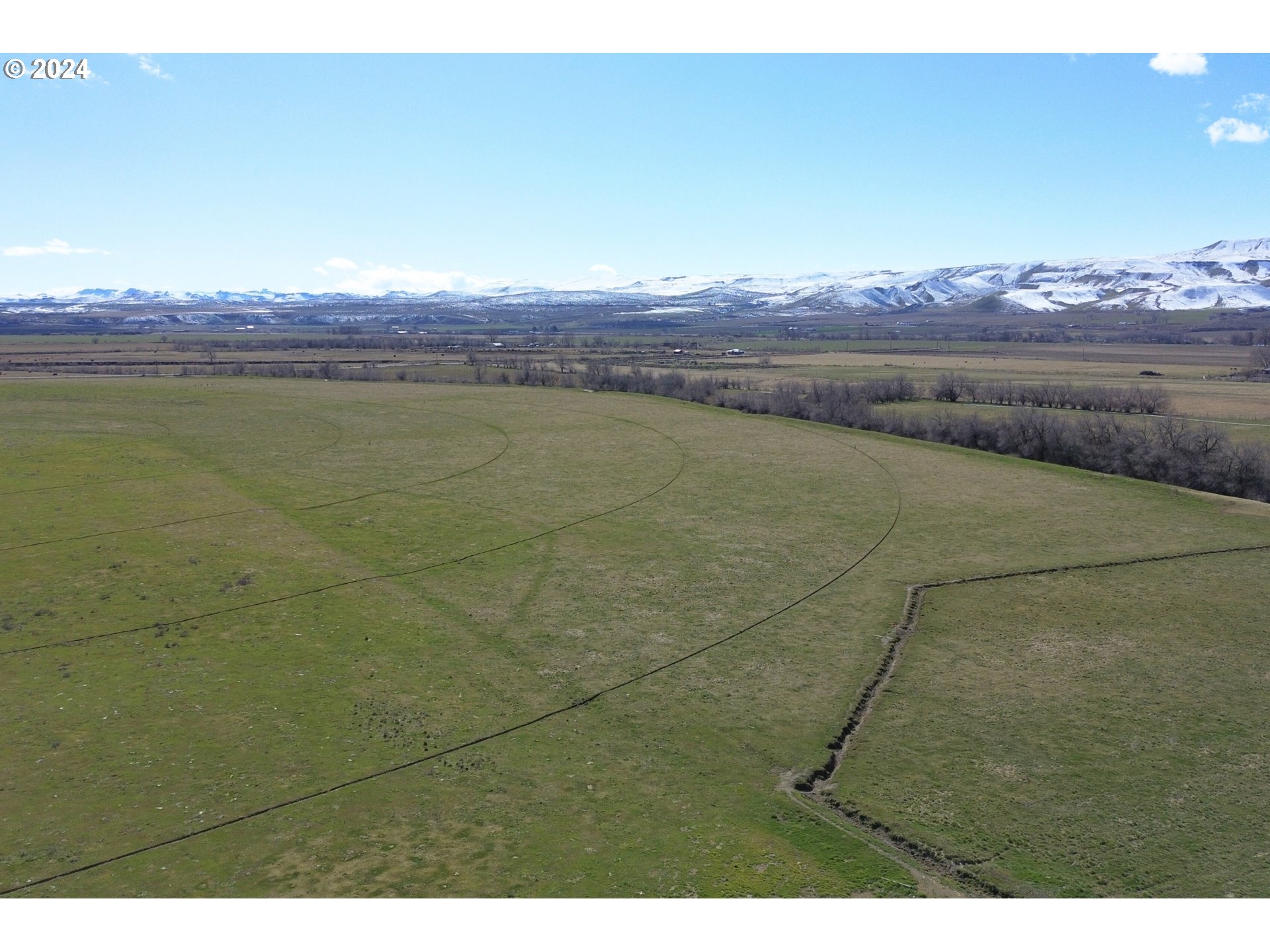 1841 Big Bend Road Adrian, OR 97901 - Photo 3 of 17 a view of a room
