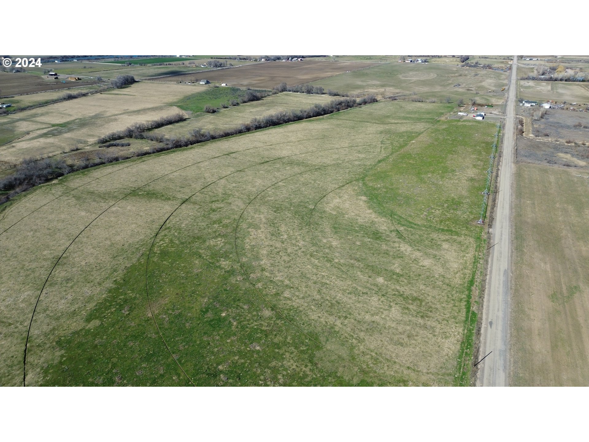 1841 Big Bend Road Adrian, OR 97901 - Photo 5 of 17 a open area of a house