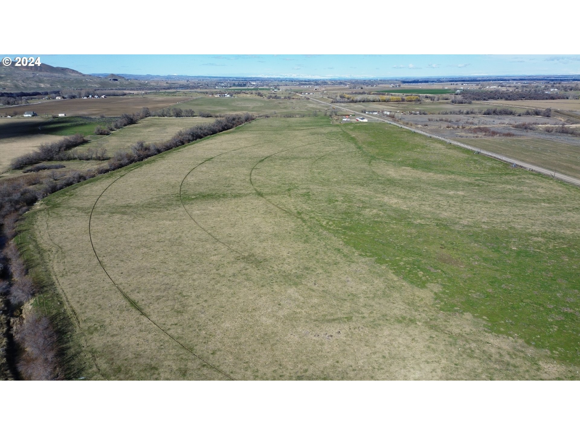 1841 Big Bend Road Adrian, OR 97901 - Photo 7 of 17 a black and white photo of a lake