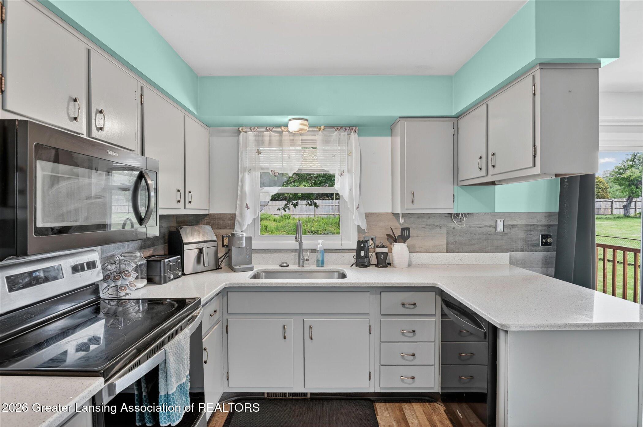 619 Charleston Road Lansing, MI 48917 - Photo 10 of 43 13-619-Charleston-Rd-Lansing-WindowStill