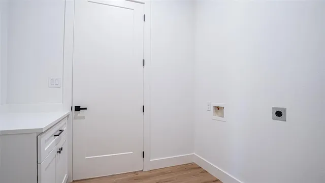 a view of a house with backyard and porch