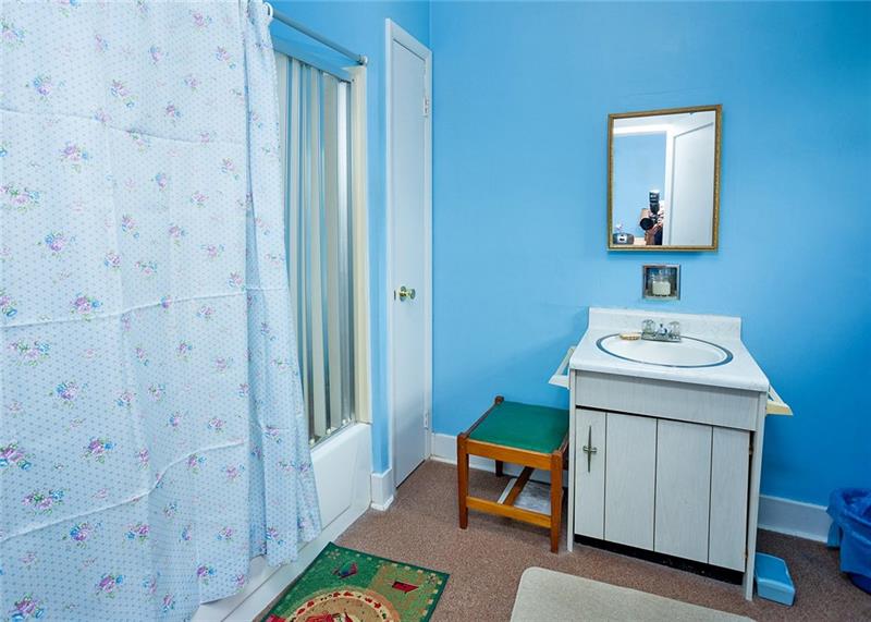 33 Coyle Curtain Road Monongahela, PA 15063 - Photo 15 of 25 First floor full bath