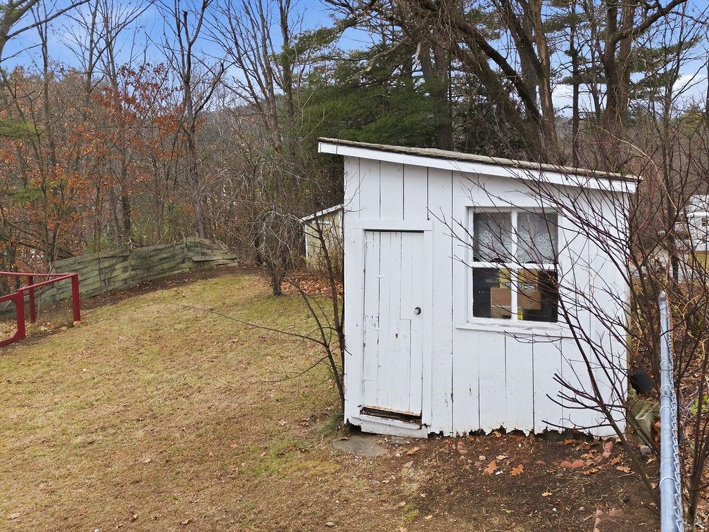 67 West Terrace Street Claremont, NH 03743 - Photo 5 of 34