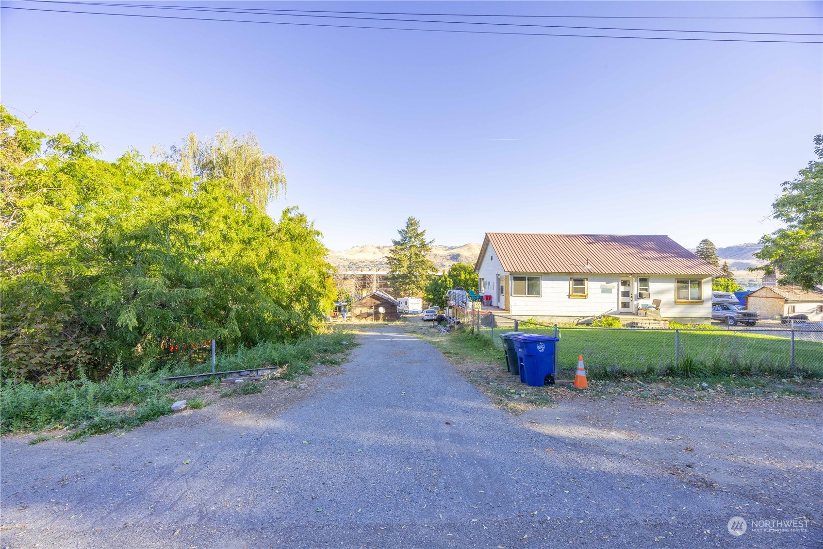 2216 West Prospect Street Chelan, WA 98816 - Photo 15 of 26 a view of a backyard