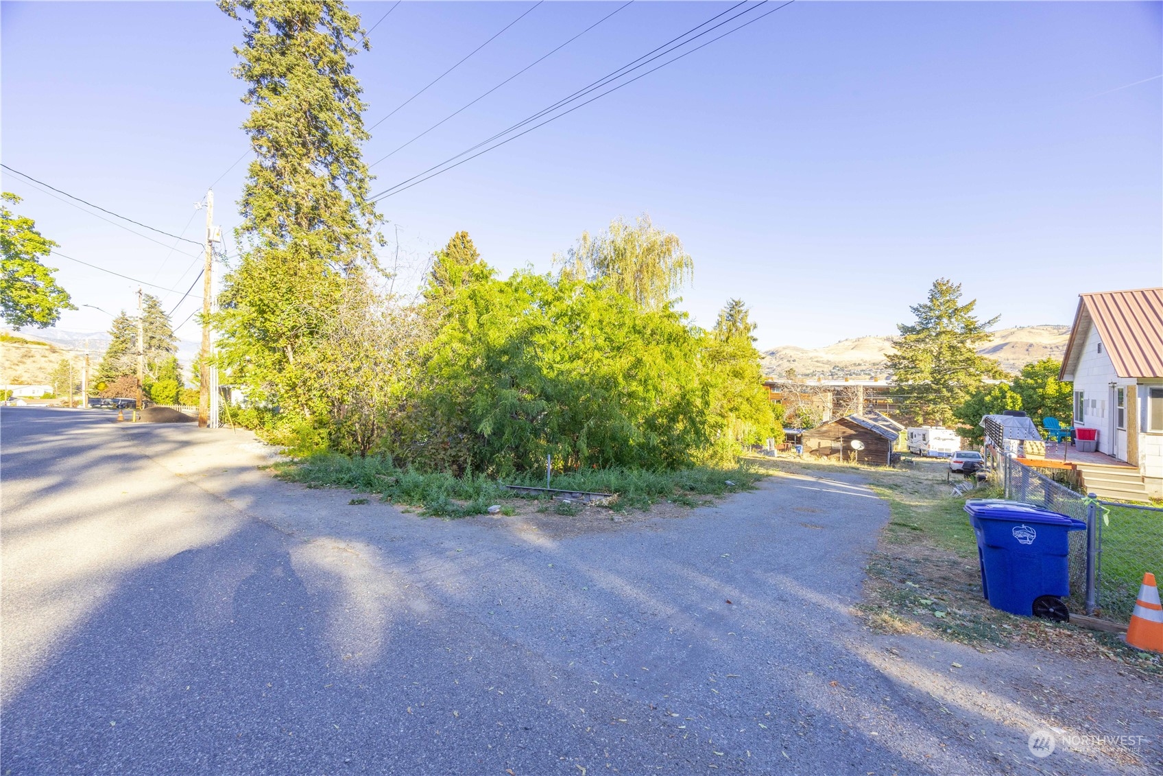 2216 West Prospect Street Chelan, WA 98816 - Photo 16 of 26 a view of a yard