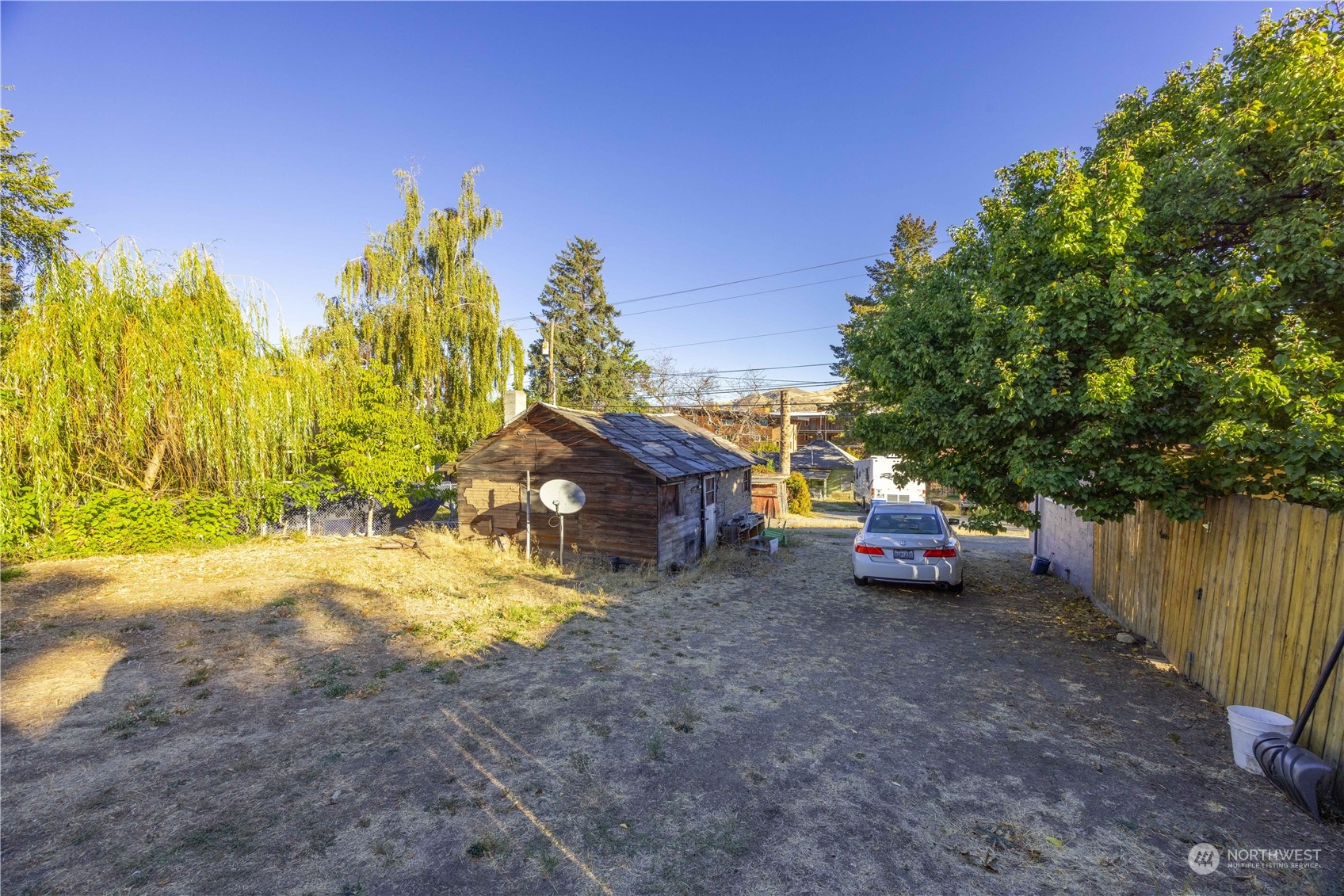 2216 West Prospect Street Chelan, WA 98816 - Photo 21 of 26 a view of yard with trees in the background