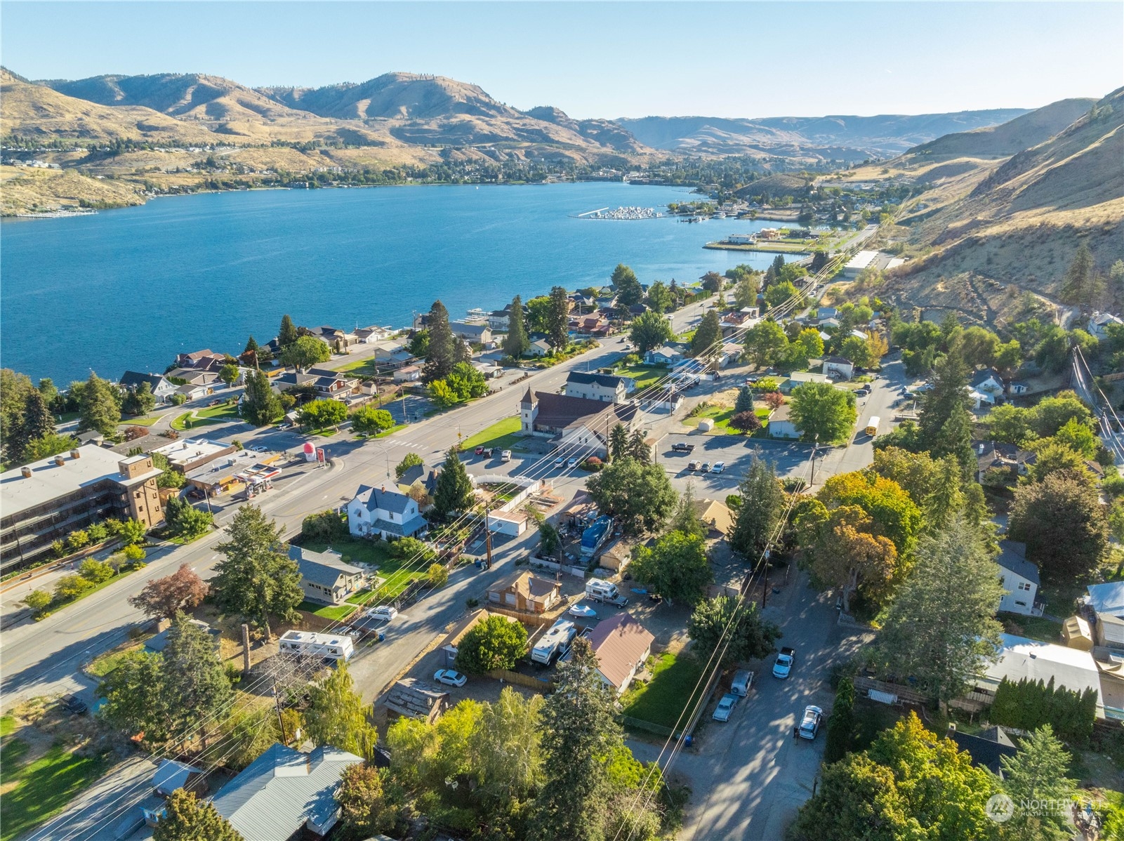 2216 West Prospect Street Chelan, WA 98816 - Photo 10 of 26 a view of a city with mountains in the background