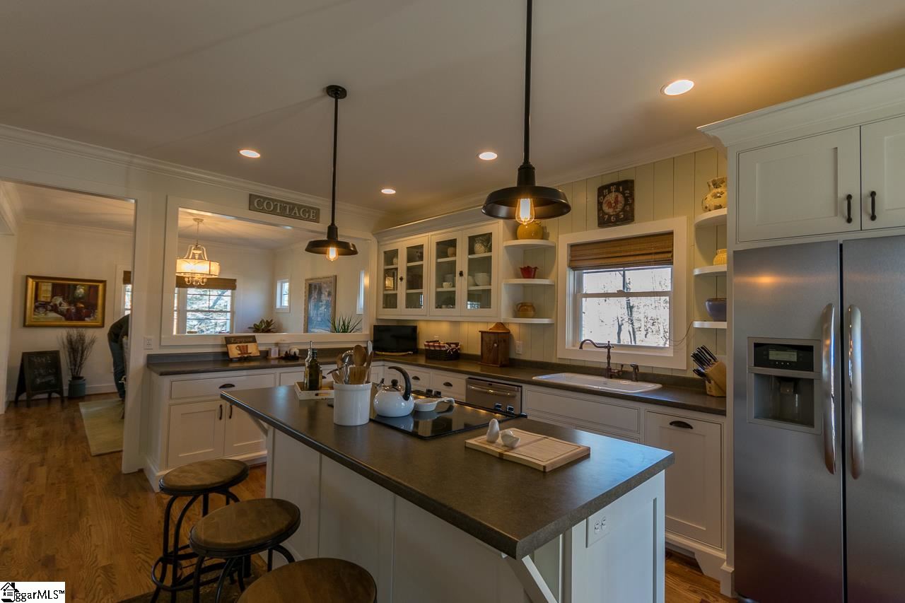 1130 Altamont Road Greenville, SC 29609 - Photo 6 of 36