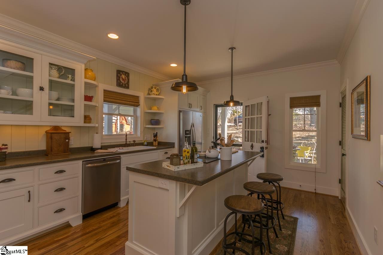 1130 Altamont Road Greenville, SC 29609 - Photo 7 of 36