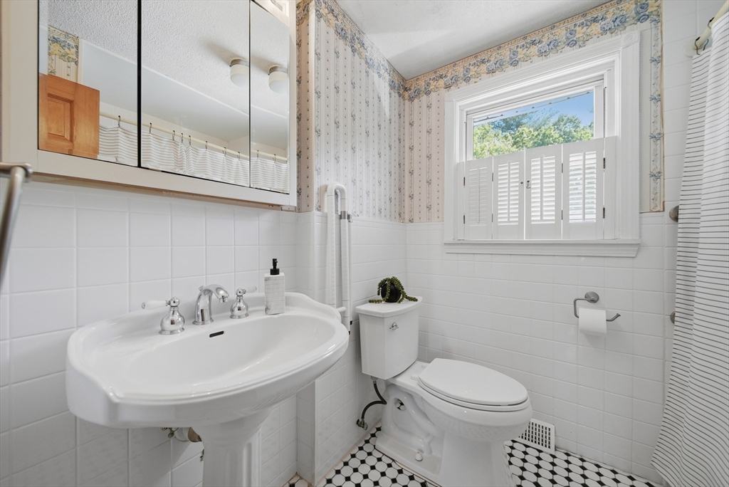 55 Burnham Road Billerica, MA 01862 - Photo 16 of 31