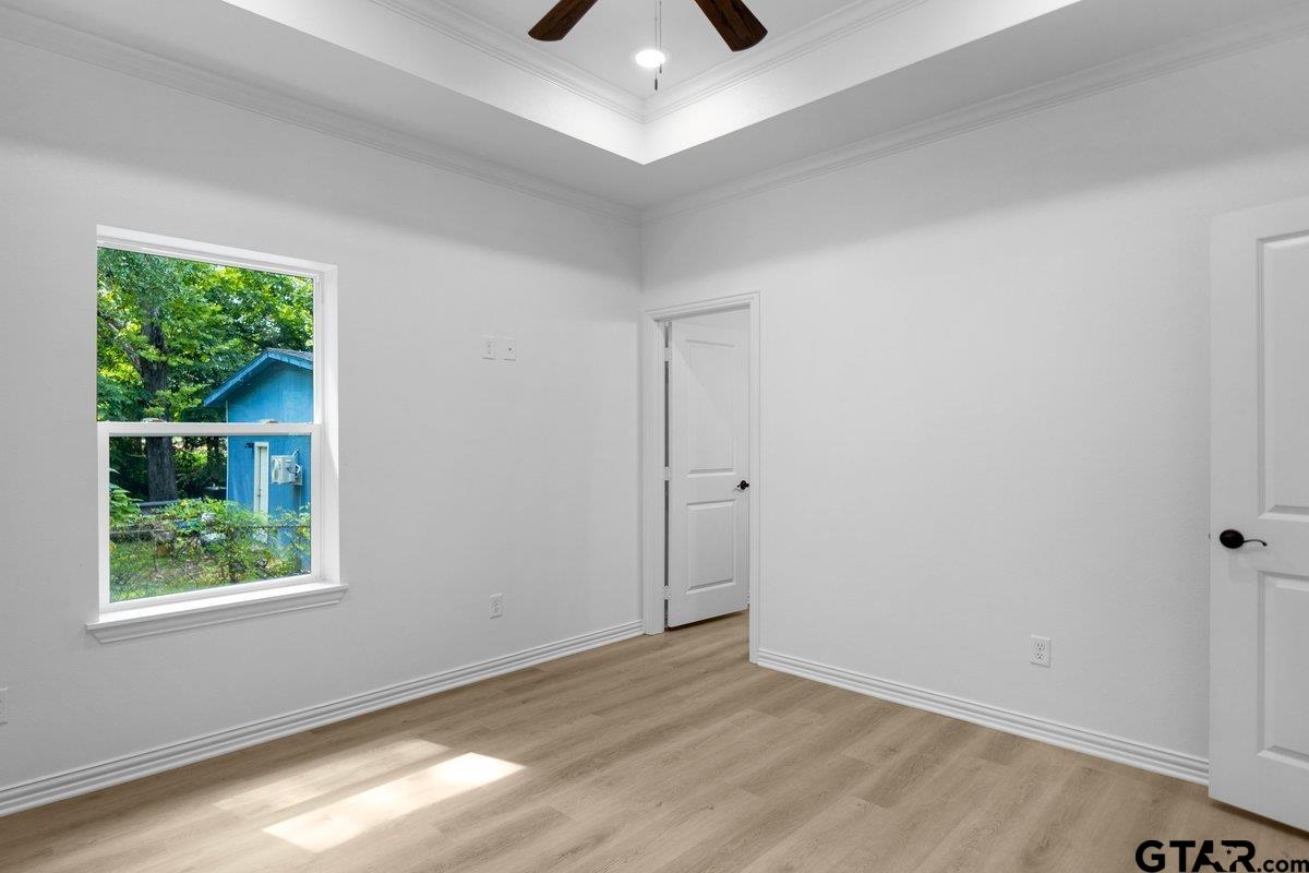 1610 West Barrett Street Tyler, TX 75702 - Photo 19 of 32 an empty room with a empty space and a window
