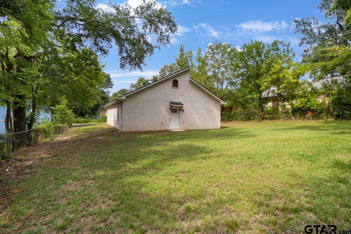 1610 West Barrett Street Tyler, TX 75702 - Photo 25 of 32 a house with a yard