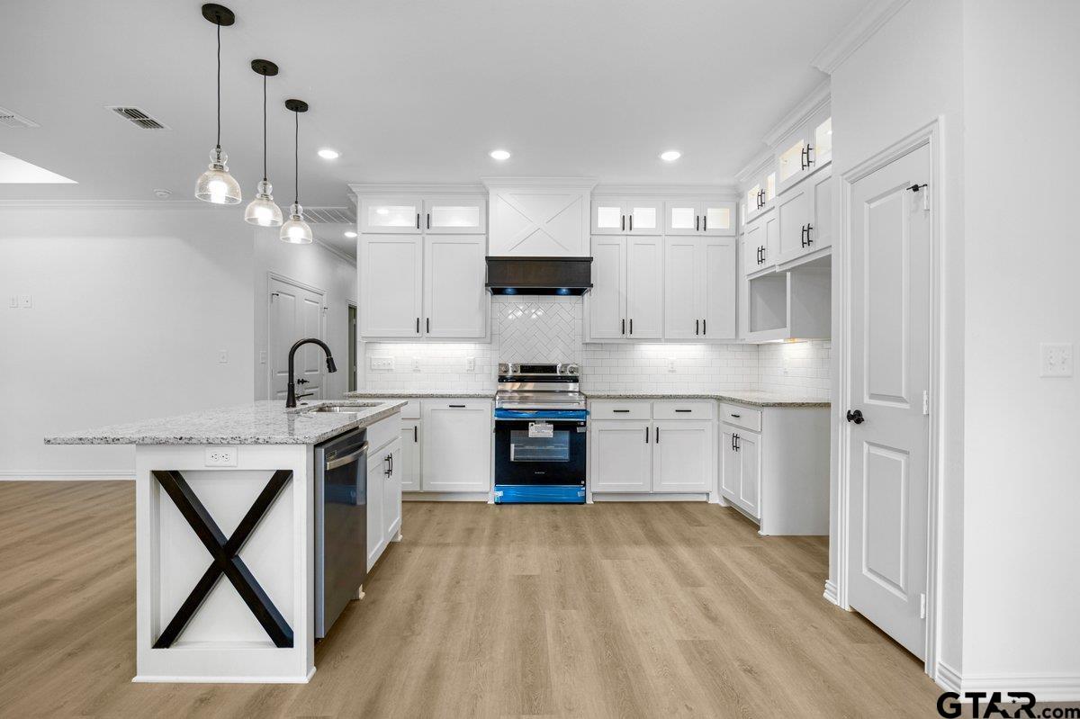 1610 West Barrett Street Tyler, TX 75702 - Photo 6 of 32 a kitchen with a sink cabinets and stainless steel appliances