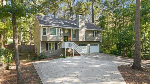 $380,000 | 1528 Oakleaf Drive, Auburn, GA 30011