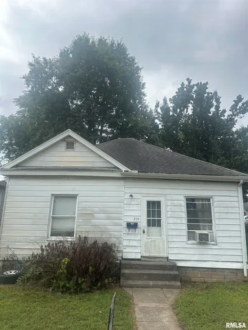 $26,900 | 204 East Chester Street, Pinckneyville, IL 62274