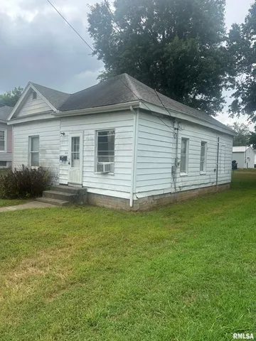 $26,900 | 204 East Chester Street, Pinckneyville, IL 62274