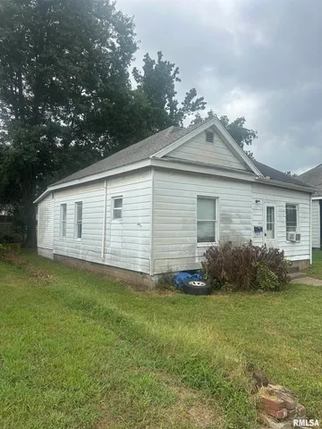 $26,900 | 204 East Chester Street, Pinckneyville, IL 62274