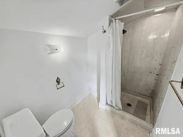 $105,000 | 113 McCann Street, Benton, IL 62812