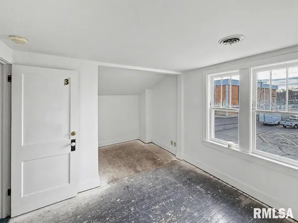 $105,000 | 113 McCann Street, Benton, IL 62812