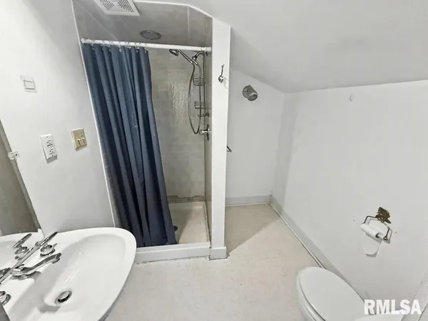 $105,000 | 113 McCann Street, Benton, IL 62812