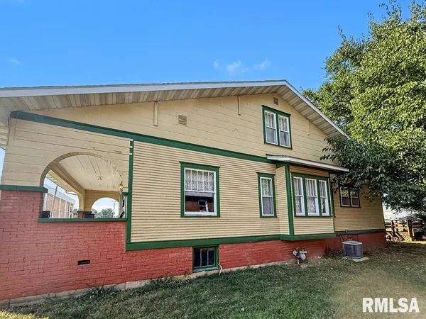 $105,000 | 113 McCann Street, Benton, IL 62812