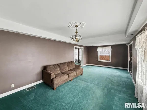 $105,000 | 113 McCann Street, Benton, IL 62812