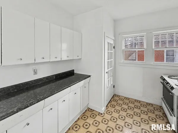 $105,000 | 113 McCann Street, Benton, IL 62812