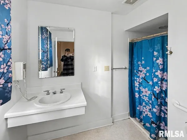 $105,000 | 113 McCann Street, Benton, IL 62812