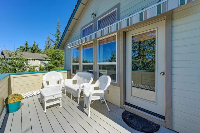 a view of a pathway with a yard