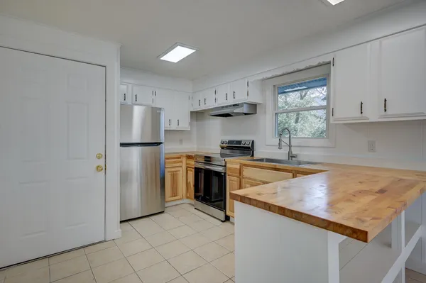 $1,600 | 20 Emery Lane, Unit 4, Intervale, NH 03845