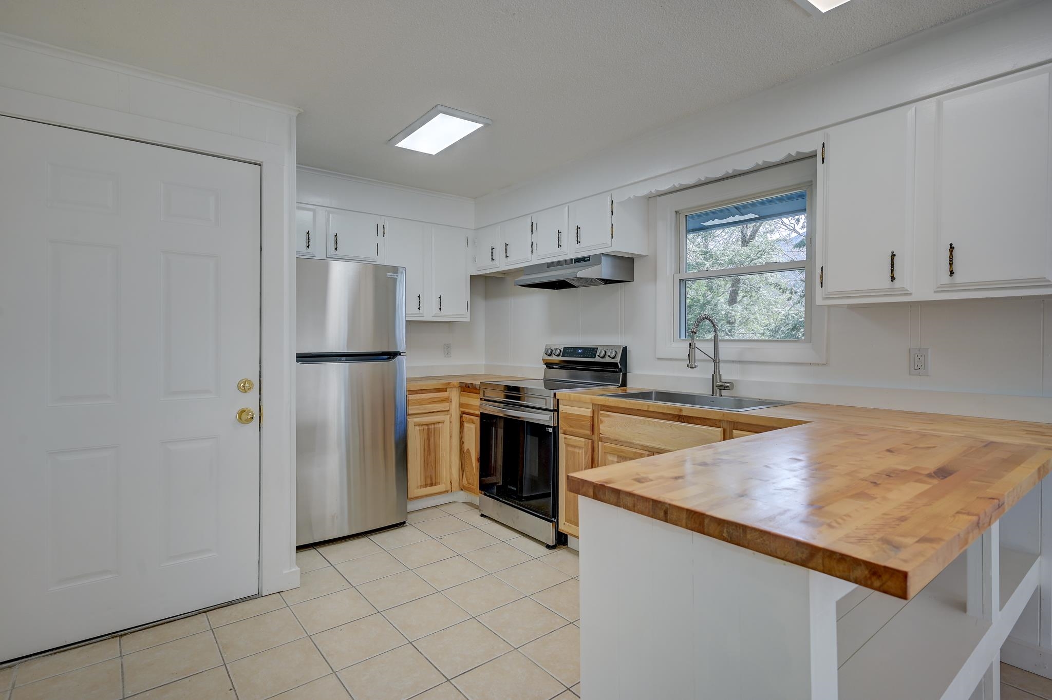 20 Emery Lane, Unit 4 Intervale, NH 03845 - Photo 1 of 28