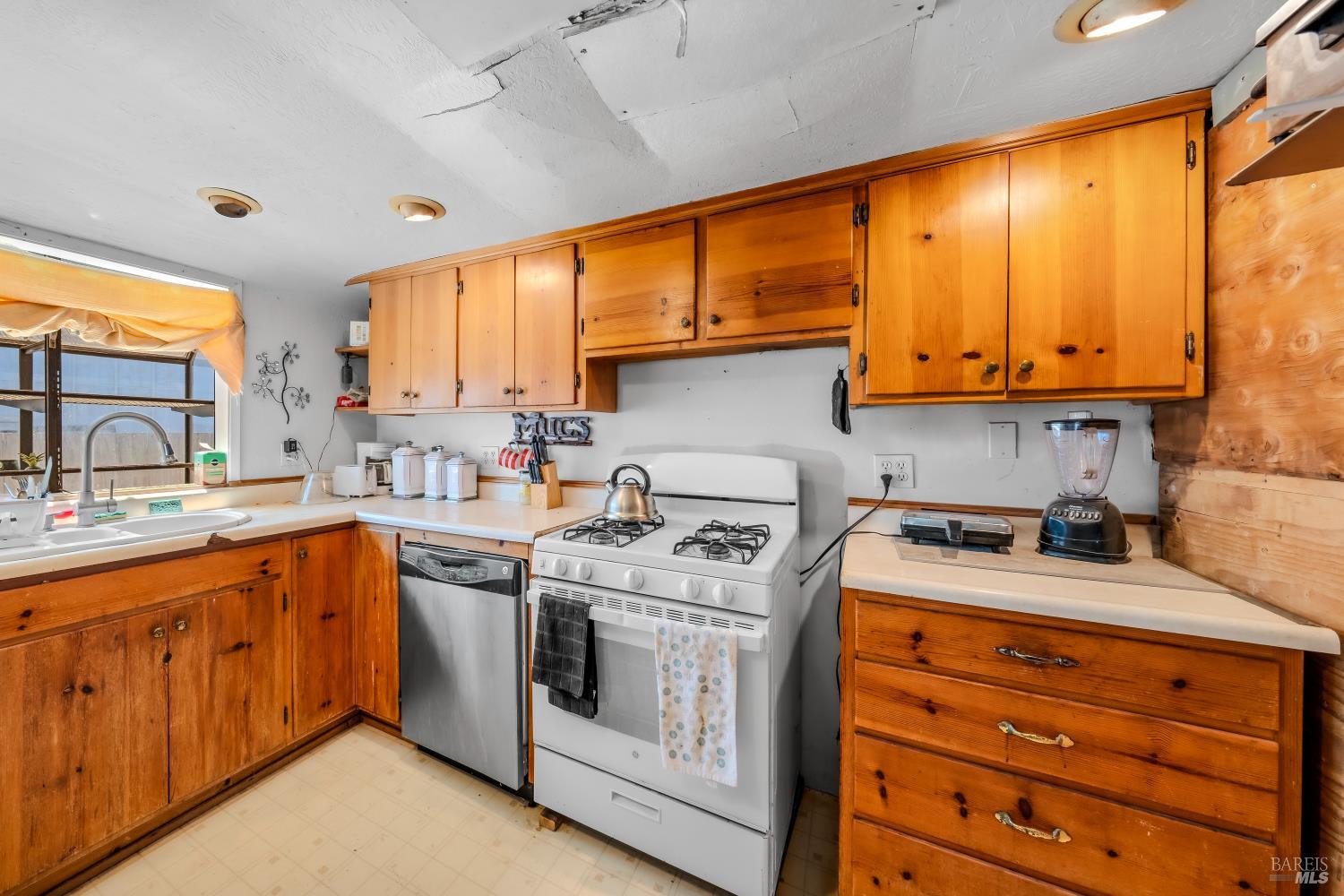 1129 Fresno Avenue Santa Rosa, CA 95407 - Photo 23 of 47