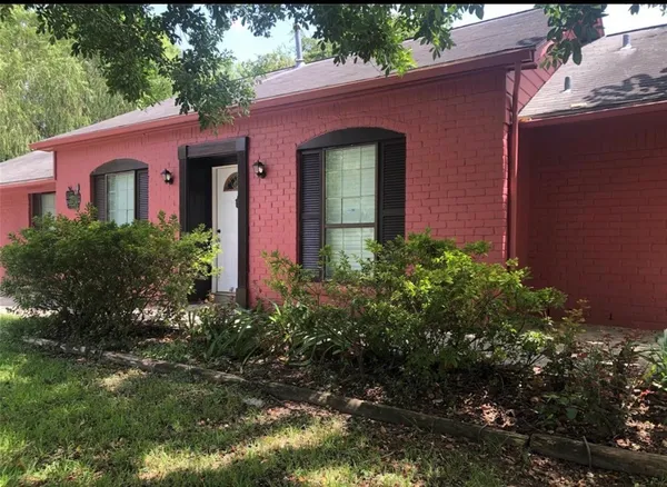 $2,000 | 9314 Valley Streme, Houston, TX 77037