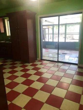 $2,000 | 9314 Valley Streme, Houston, TX 77037