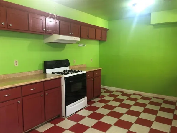 $2,000 | 9314 Valley Streme, Houston, TX 77037