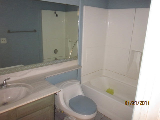 8735 West Osborn Road Phoenix, AZ 85037 - Photo 13 of 14 HALL BATH